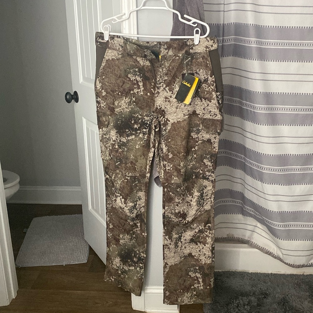 Cabela’s Strata Performance Light Weight camo pants - Size Large (36-38”)